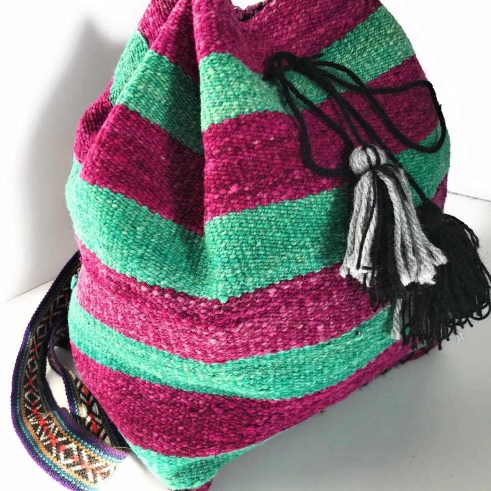 Handwoven Peruvian Wool Backpack. - Picture 3 of 8